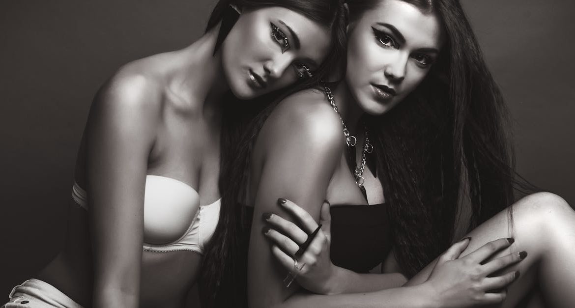 découvrez notre collection de lingerie élégante et raffinée, conçue pour sublimer votre silhouette et vous offrir un confort inégalé. profitez de styles variés allant du sexy au romantique, idéaux pour toutes les occasions.