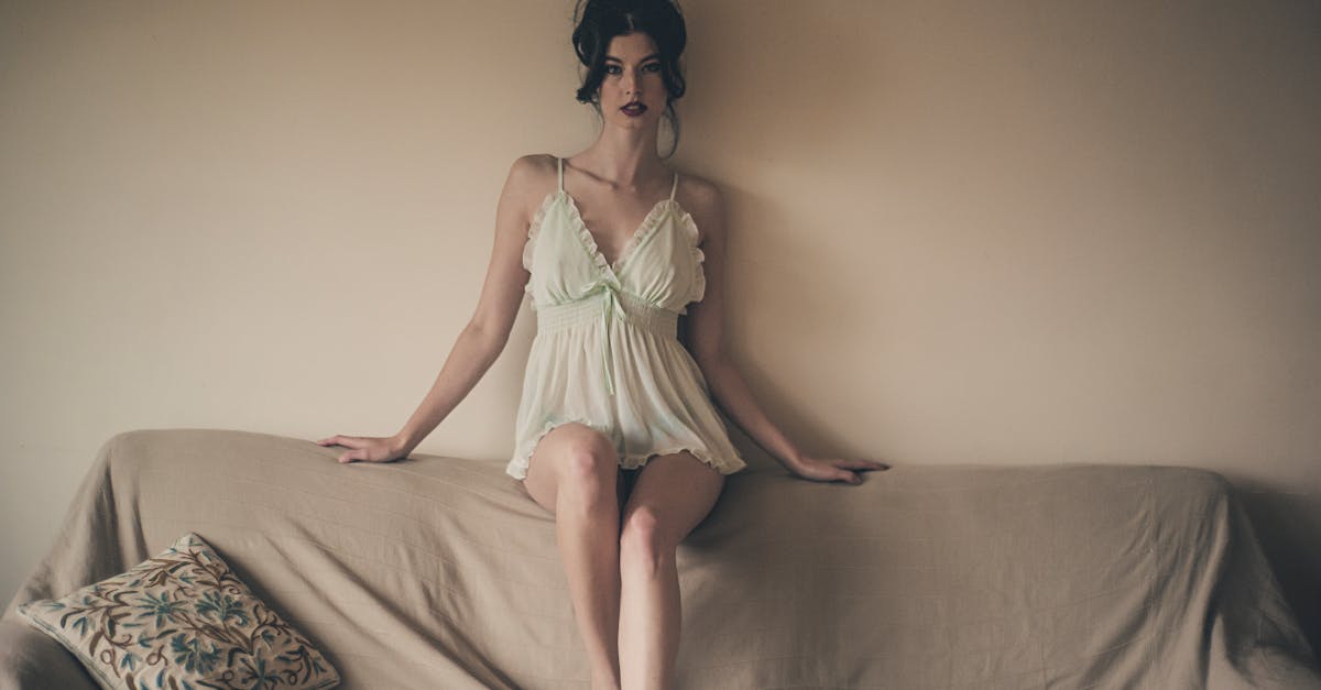 découvrez notre collection de lingerie raffinée et élégante, alliant confort et sensualité. trouvez le modèle parfait pour chaque occasion, que ce soit pour se sentir belle au quotidien ou pour une soirée spéciale. explorez des matériaux de qualité et des designs tendance qui sauront mettre en valeur votre silhouette.