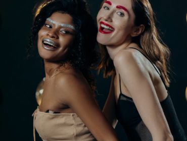 découvrez les dernières tendances en lingerie ! explorez des styles variés, des matières élégantes et des designs innovants qui allient confort et séduction. restez à la pointe de la mode avec notre sélection exclusive.