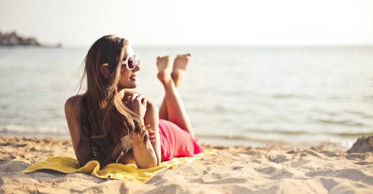 découvrez notre serviette de plage ultra-absorbante et confortable, parfaite pour vos journées ensoleillées au bord de la mer. son design coloré et sa grande taille vous permettront de profiter pleinement de vos moments de détente sur le sable. idéale pour les vacances estivales, elle est facile à transporter et sèche rapidement. faites de chaque sortie à la plage une expérience agréable avec notre serviette de qualité supérieure.