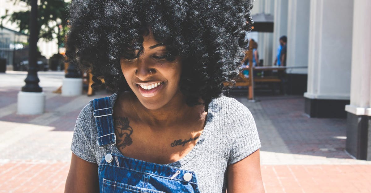 découvrez les avantages des fake piercings : une façon tendance et sans engagement d'accessoiriser votre style, d'expérimenter de nouveaux looks sans douleur et de rester à la mode tout en évitant les risques associés aux piercings permanents.