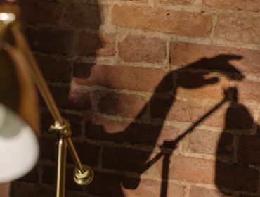 découvrez des astuces efficaces pour garder vos mains au chaud pendant les mois froids. explorez des conseils sur les gants appropriés, les techniques de réchauffement et les activités hivernales à savourer tout en protégeant votre confort.