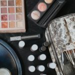 Comment organiser efficacement son maquillage : astuces et solutions de rangement