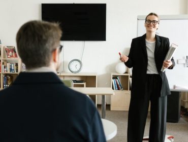 découvrez notre guide business complet pour entrepreneurs : conseils pratiques, stratégies efficaces et ressources pour développer votre entreprise et réussir dans le monde des affaires.