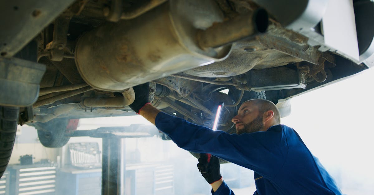 découvrez nos conseils essentiels pour l'entretien de votre véhicule : astuces, calendrier de maintenance et recommandations pour garder votre voiture en parfait état et rouler en toute sécurité.